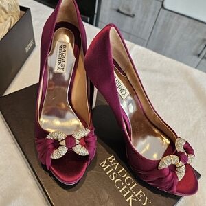 Badgley Mischka Women's Burgundy Peep Toe Heels